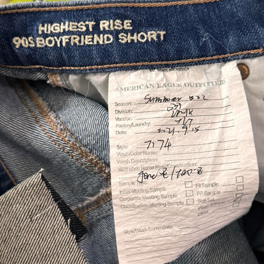 84. NEW American Eagle Limited Edition Pride Rainbow Denim Shorts SZ:4 - Picture 5 of 8